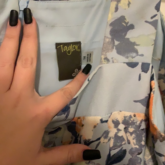 Pretty springtime dress! - Picture 3 of 3